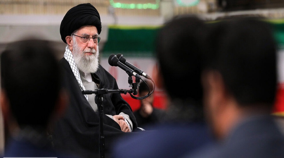 الامام الخامنئي  يستقبل حشودا غفيرة من ابناء الشعب + صور