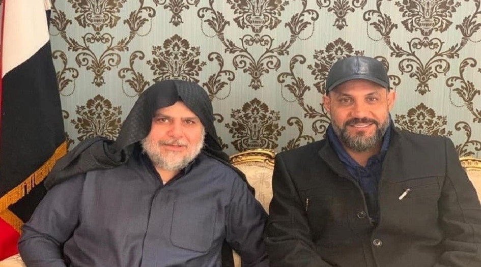 مستشار الصدر  يزور ساحة التحرير ... وهذا ما قاله للمتظاهرين