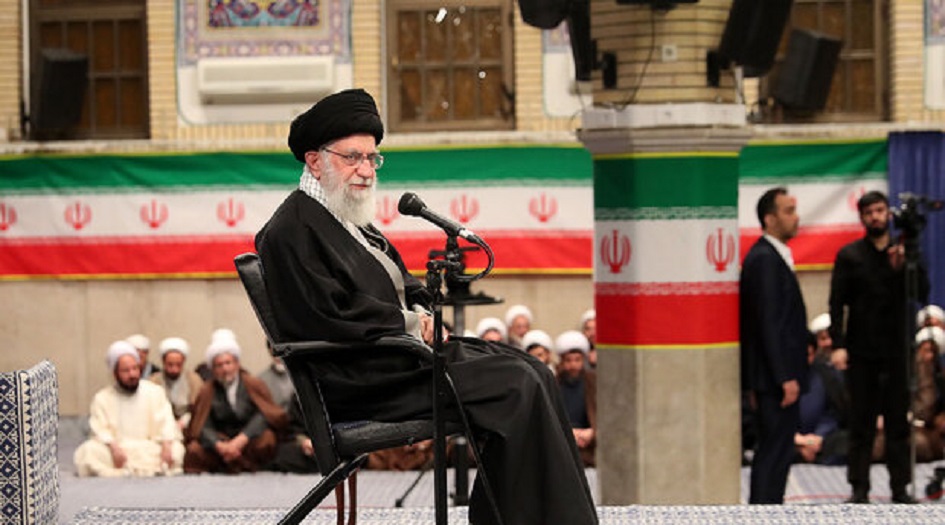 الامام الخامنئي: ضرب الله تعالى نظام الشاه من نقطة لم يكن يتوقعها