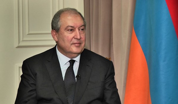 الرئيس الأرميني يهنئ قائد الثورة و روحاني بذكرى انتصار الثورة الاسلامية