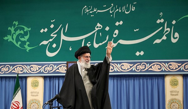 الامام الخامنئي يستقبل جمعا من المنشدين الدينيين +الصور