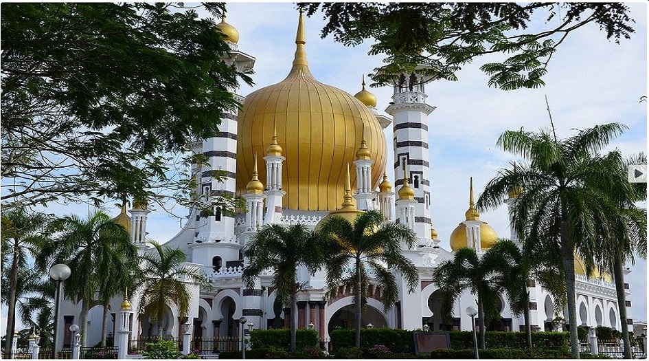 بالصور.. مسجد "العبودية" يعدّ من أجمل المساجد في ماليزيا 