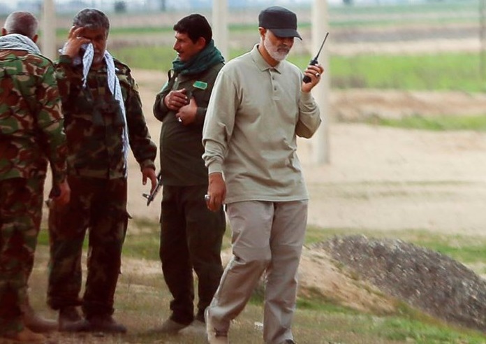 شاهد.. صورة نادرة تجمع الشهيد قاسم سليماني وابو فدك