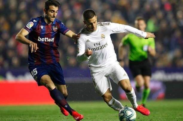 ليفانتي يصعق ريال مدريد ويهدي برشلونة الصدارة قبل الكلاسيكو