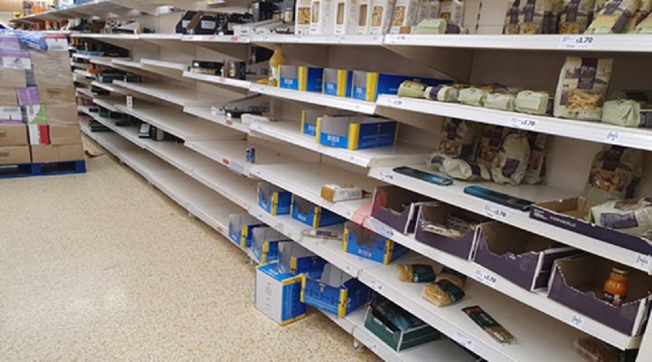 بسبب هلع كورونا اختفاء المواد الغذائية ومواد التنظيف من متاجر بريطانيا