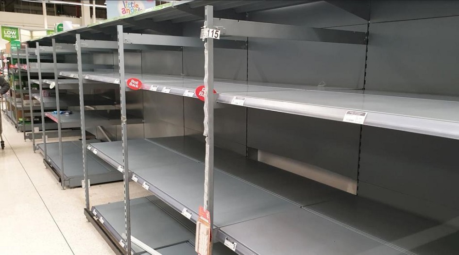 شاهد: المحلات التجارية في لندن خالية من المواد بسبب كورونا !!