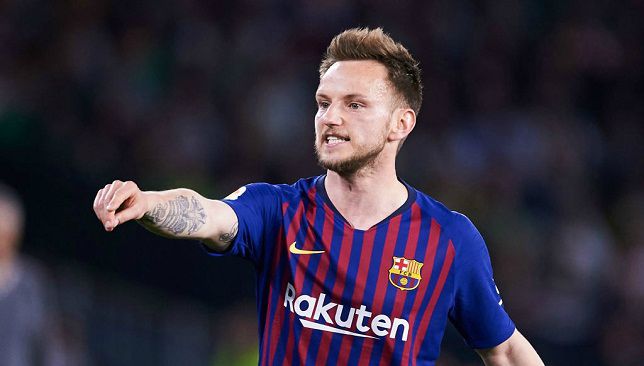 برشلونة يضع اللمسات الأخيرة على انتقال راكيتيتش