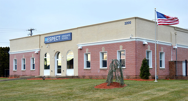 مدرسة أمريكية تقدم دورات لتعليم القرآن بالمنزل عبر الإنترنت