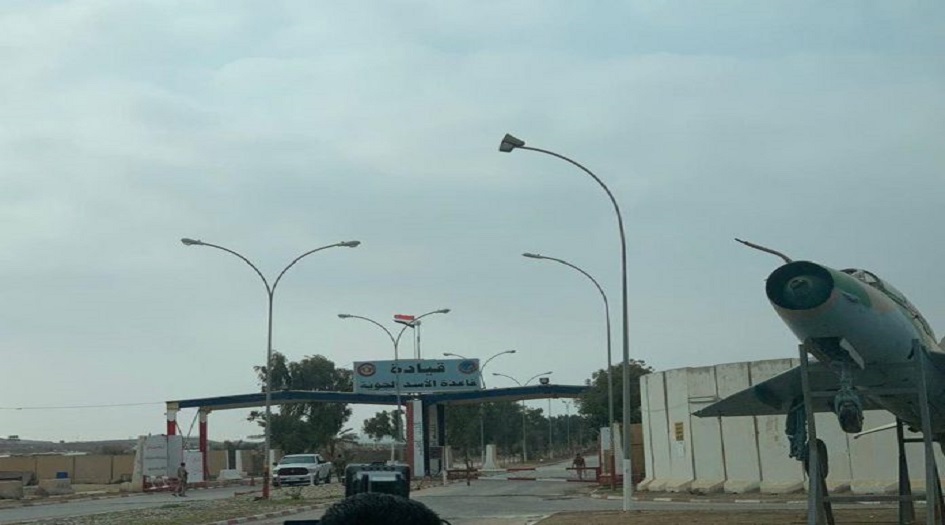 طائرات تقل جنود أمريكيين ومستشارين تهبط الى قاعدة عين الاسد