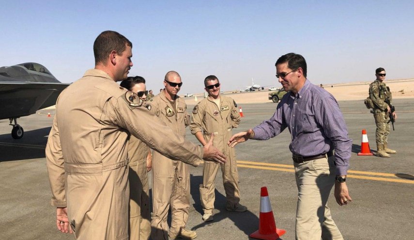 وزير الحرب الامريكي يصل قاعدة عين الاسد في زيارة مفاجئة