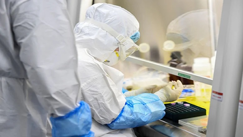 الصين تباشر تجربة لقاحين ضد فيروس كورونا