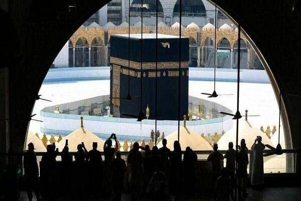 عربستان ممنوعیت اقامه نماز در حرمین شریفین را تمدید کرد