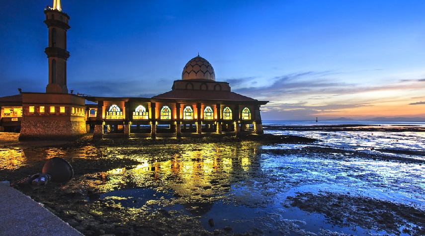 مسجد الحسین مالزی ، مسجدی به روی آب +عکس