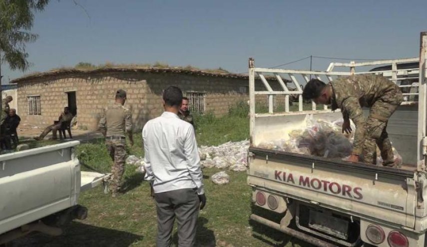 بالصور.. الحشد يوزع 300 سلة غذائية على عوائل الموصل