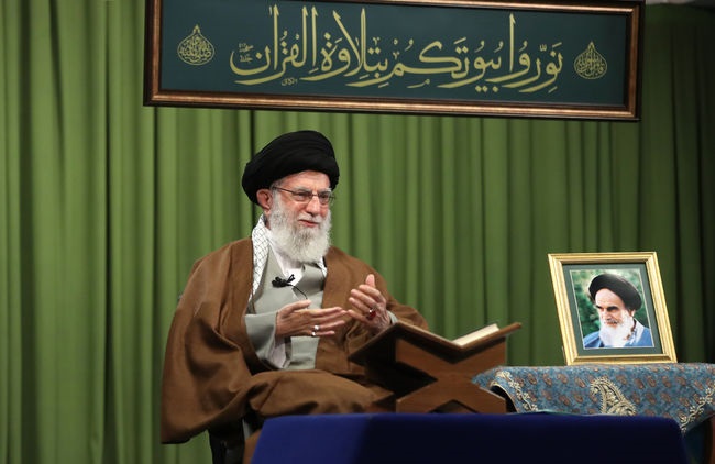 نترسیدن از دشمن و محکم ایستادن مقابل آن از دستورهای مهم قرآن است