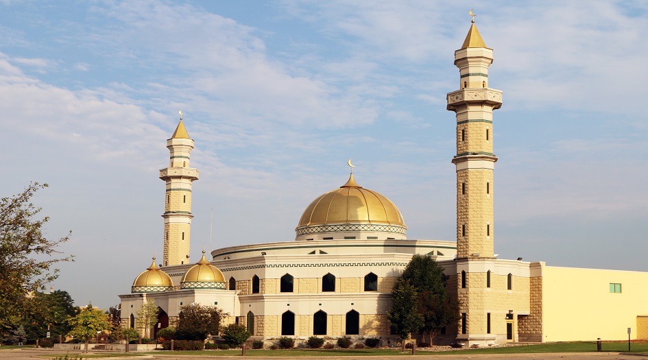 مسجد بولاية "فيرجينيا" الأمريكية يوزّع وجبات الإفطار علي الفقراء