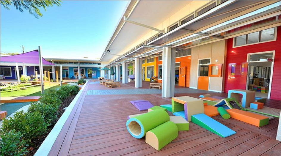 بناء مئات المدارس في ايران بأموال المتبرعين