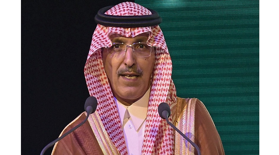 وزير المالية السعودي يحاول تبرير رفع الضرائب وإلغاء بدل غلاء المعيشة