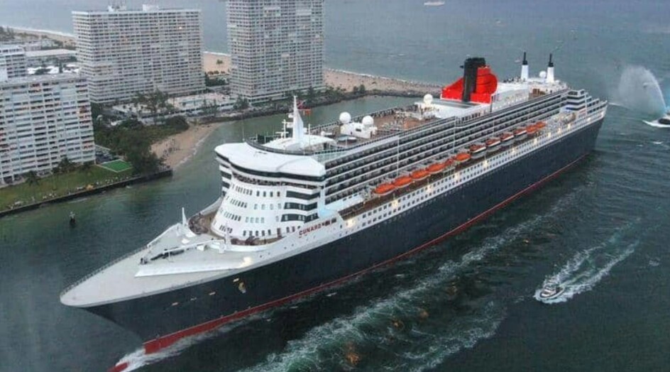 ما سر اللون الأحمر في الجزء السفلي من السفن؟