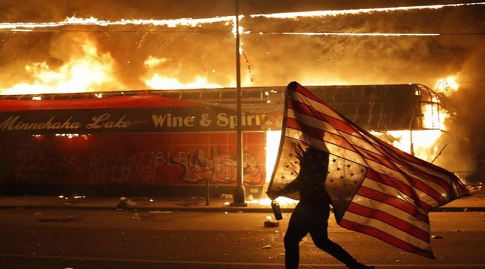 نيويورك تايمز: أمريكا تقف على برميل بارود