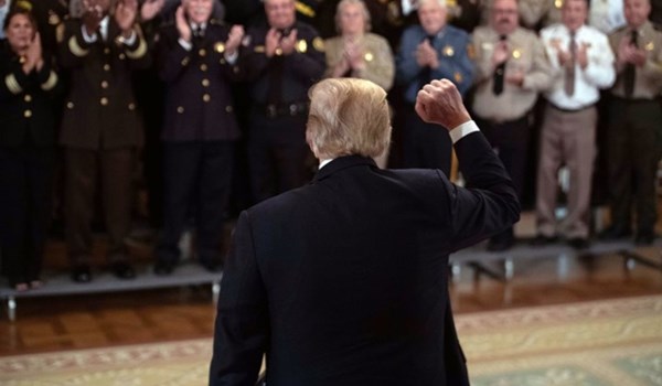 صحيفة اميركية:"نحن ضد الآخرين" هي الجوهر المتعفن لفلسفة ترامب