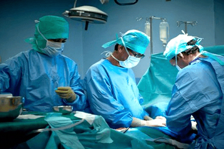 الصحة الايرانية تحظر عمليات التجميل حتى إشعار آخر