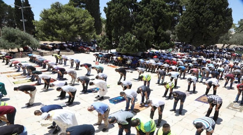 خطيب الأقصى يندد بسياسة الإبعاد عن المسجد المبارك