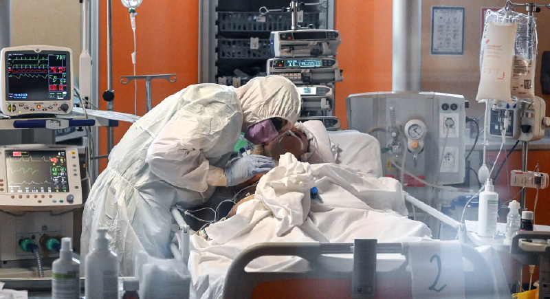 مصابون بكورونا يتمنون الموت بعد استيقاظهم من الغيبوبة
