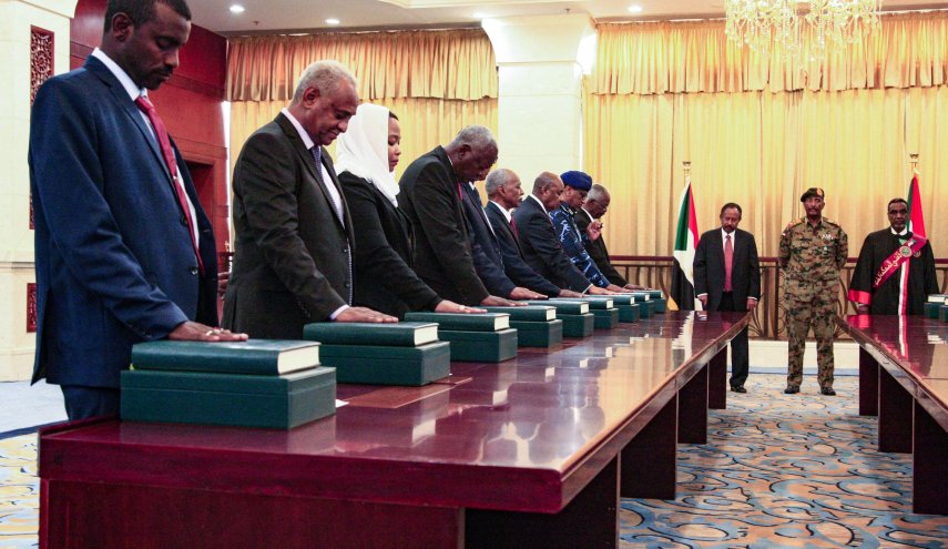 السودان.. استقالة جماعية مفاجئة لوزراء الحكومة