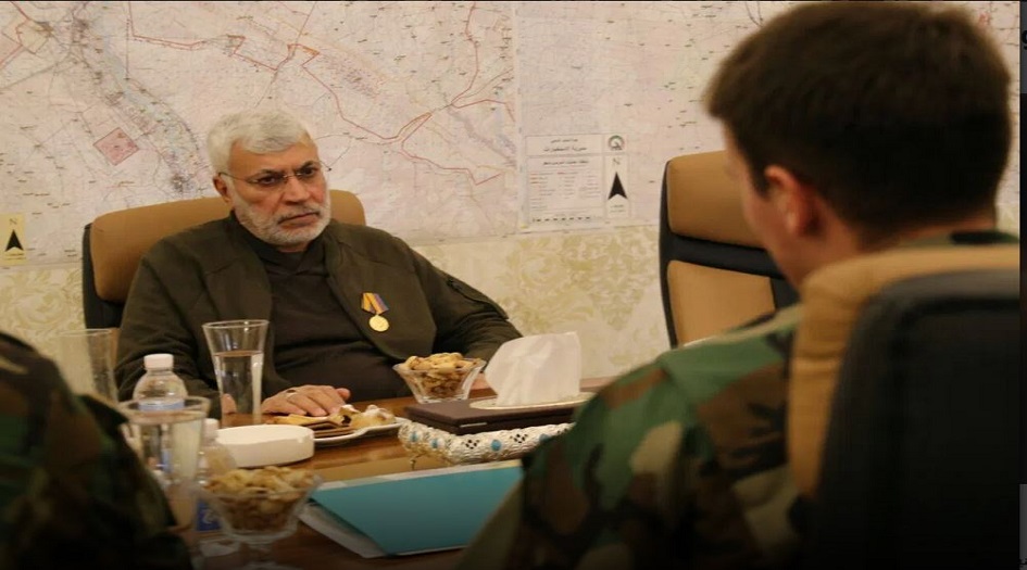 الكشف عن لقاء سابق لـ”أبو مهدي المهندس” مع وفد أجنبي وهذا ما جاء في اللقاء+ صور