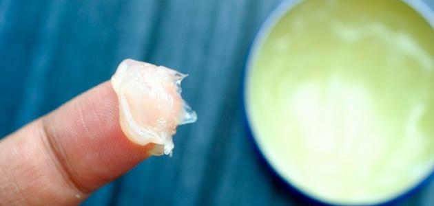 تعلم كيف تصنع الفازلين منزلياً