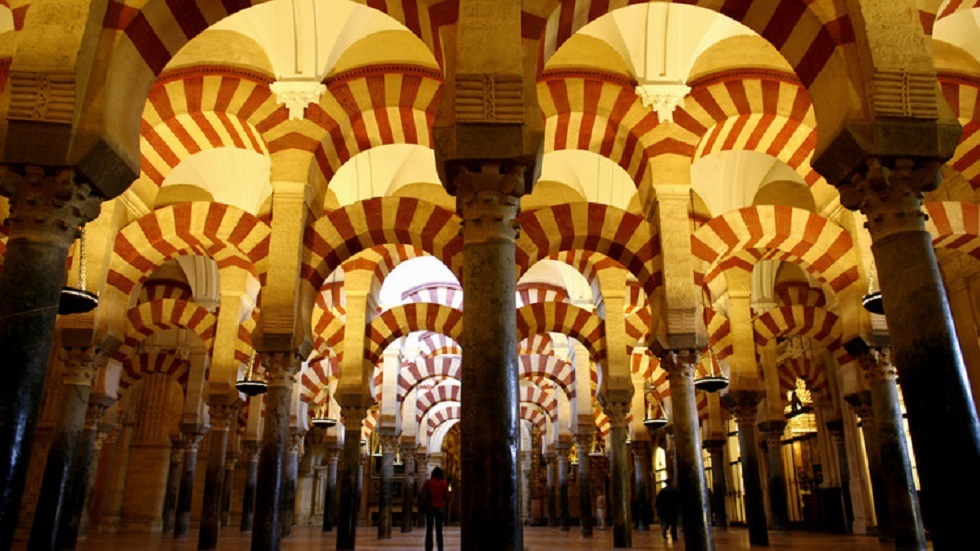 حاكم الشارقة يطالب بإرجاع مسجد قرطبة بإسبانيا للمسلمين 