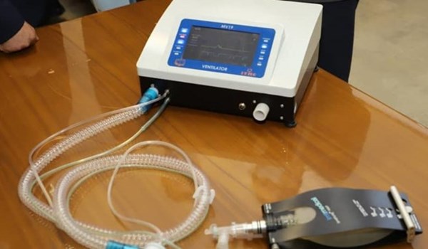 ايران تزيح الستار عن جهاز تنفس صناعي محمول