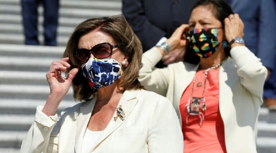 بيلوسي: كوفيد- 19 هو "فيروس ترامب"