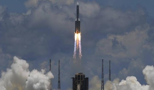 الصين تطلق أولى رحلاتها لاستكشاف المريخ