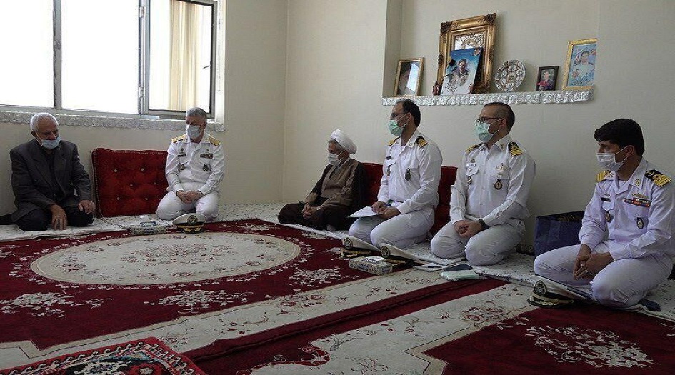 الادميرال خانزادي: القوة البحرية للجيش هي اليد الطولى امام تهديدات العدو