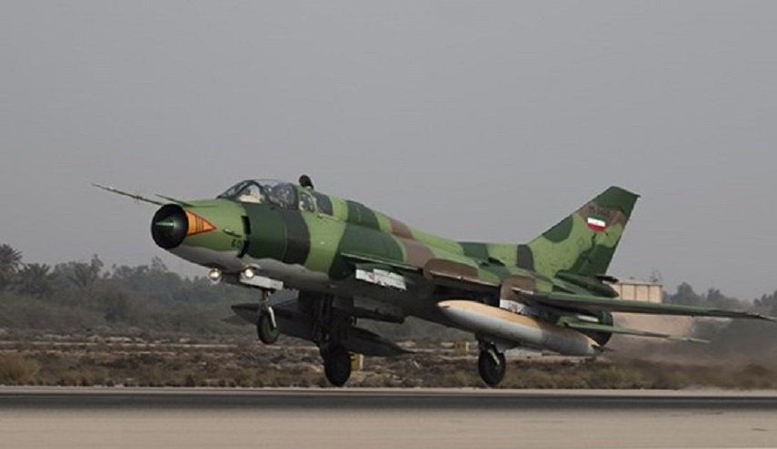 مقاتلات حرس الثورة الاسلامية تجري مناورات بقذائف مجنحة