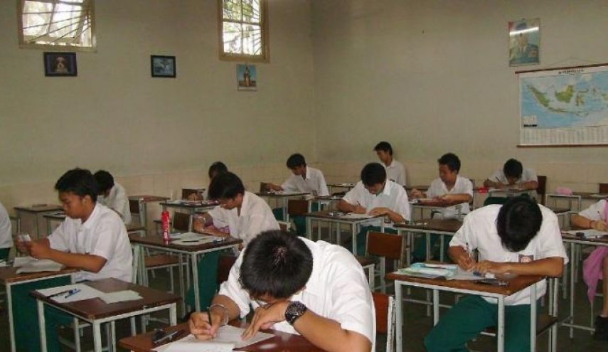 رجل نجح في الامتحان بفضل 