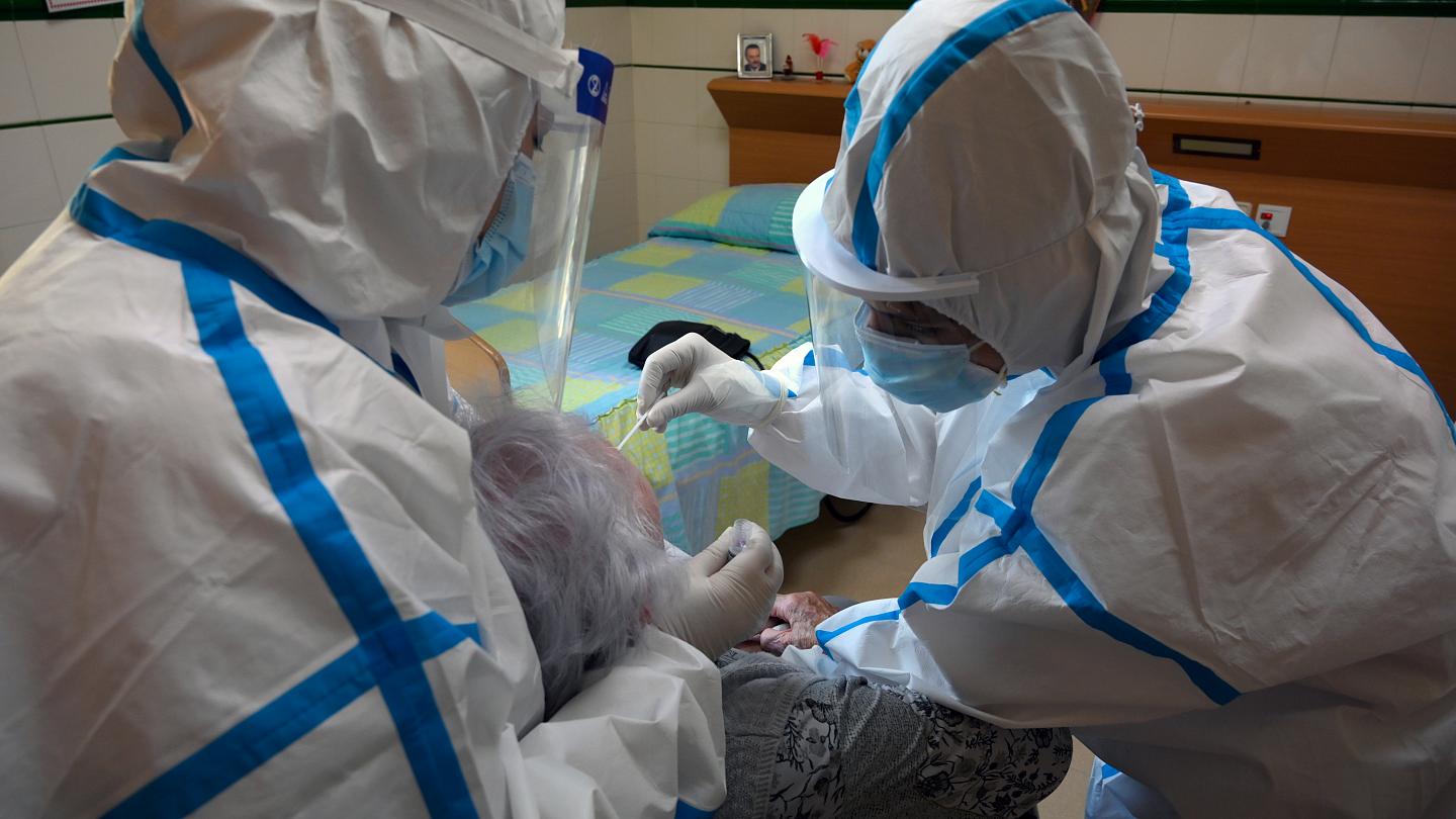 متى يكون مرضى كورونا أكثر عدوى لغيرهم؟