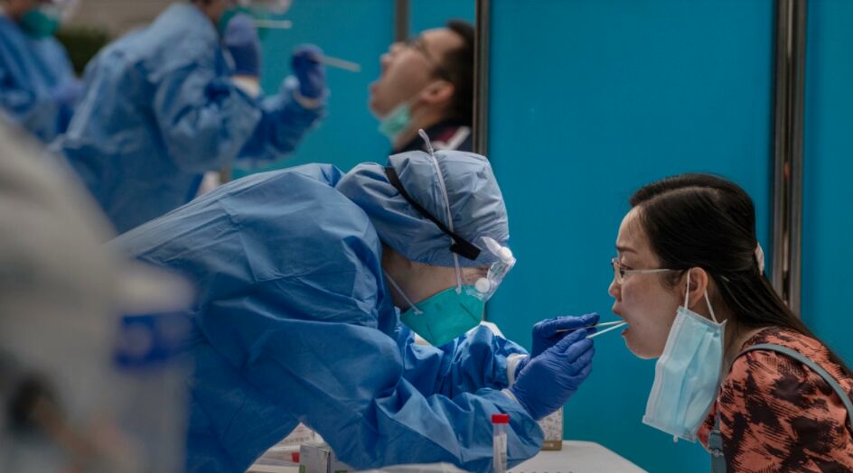 عدد المصابين بكورونا في العالم يقترب من 21 مليونا