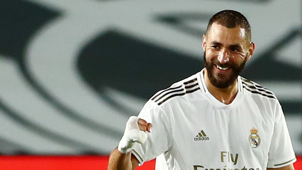 بنزيما على رأس طلبات بيرلو في يوفنتوس