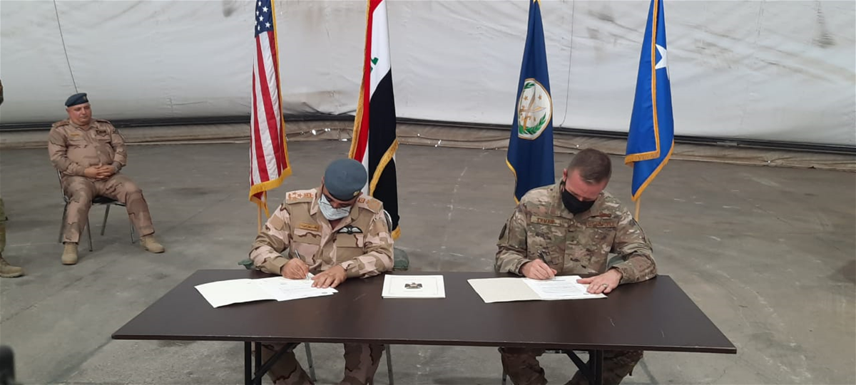 بالصور.. تسليم قاعدة التاجي إلى القوات العراقية