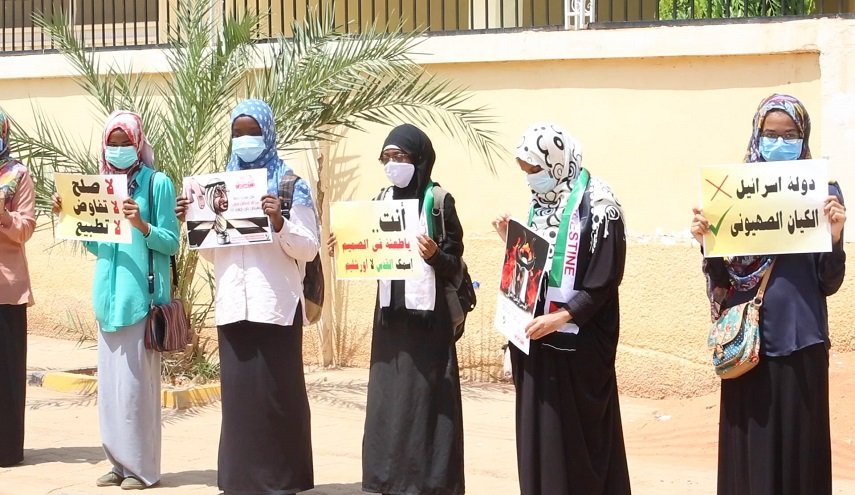 وقفة إحتجاجية بالخرطوم تدين التطبيع تزامنا مع زيارة بومبيو
