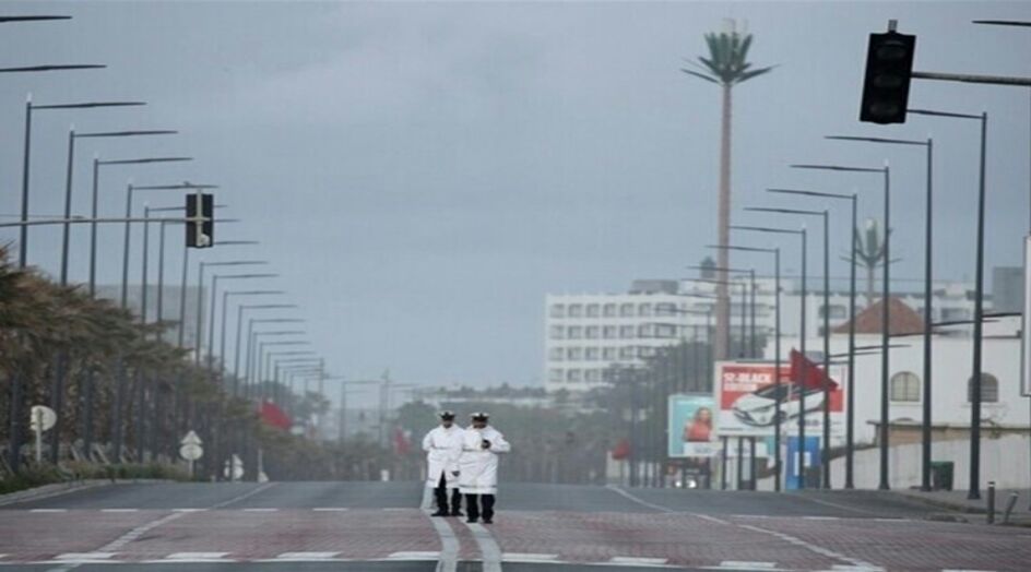 بسبب كورونا..دولة عربية تغلق منافذ عاصمتها الاقتصادية وتفرض حظراً ليلياً للتجوال