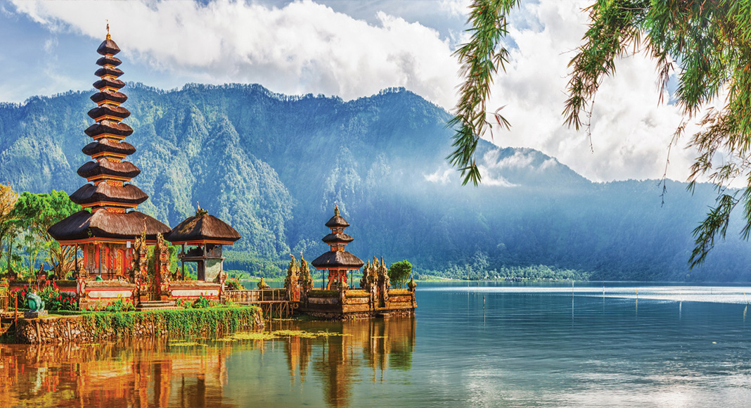 جاذبه های دیدنی بزرگترین کشور مسلمان جهان