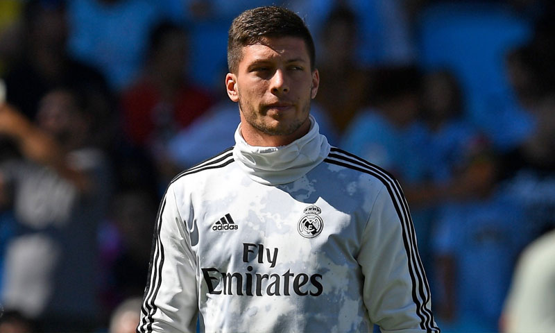 مهاجم ريال مدريد يطلب الرحيل رسمياً