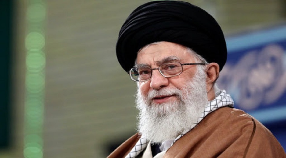 الامام الخامنئي يرعى مراسم تكريم شهداء الدفاع المقدس