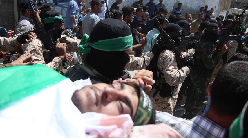 غزة تُشيع قسامياً قضى خلال عمله بأنفاق المقاومة