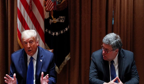 ترامب يدرس اتخاذ خطوات قانونية ضد مواقع التواصل