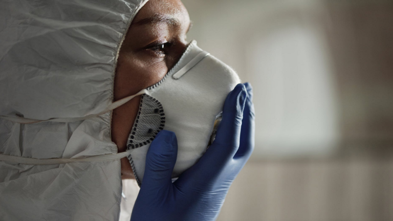 تحذير من مخاطر المحادثة في إصابتكم بكورونا